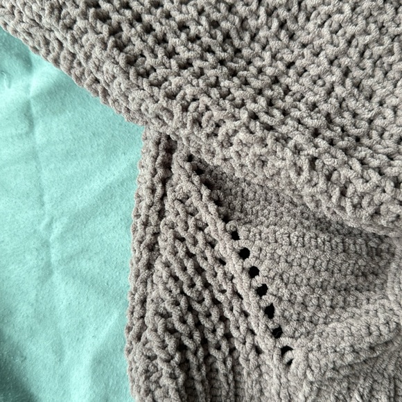 🌟 Child's Grey Knit Sweater (M) – Cozy & Classic! - Picture 3 of 4